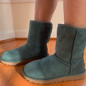 ugg classic short II